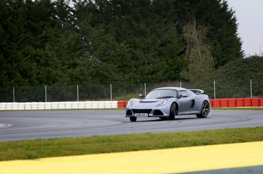  Lotus Exige S 2012 года  (фото 16 из 42)
